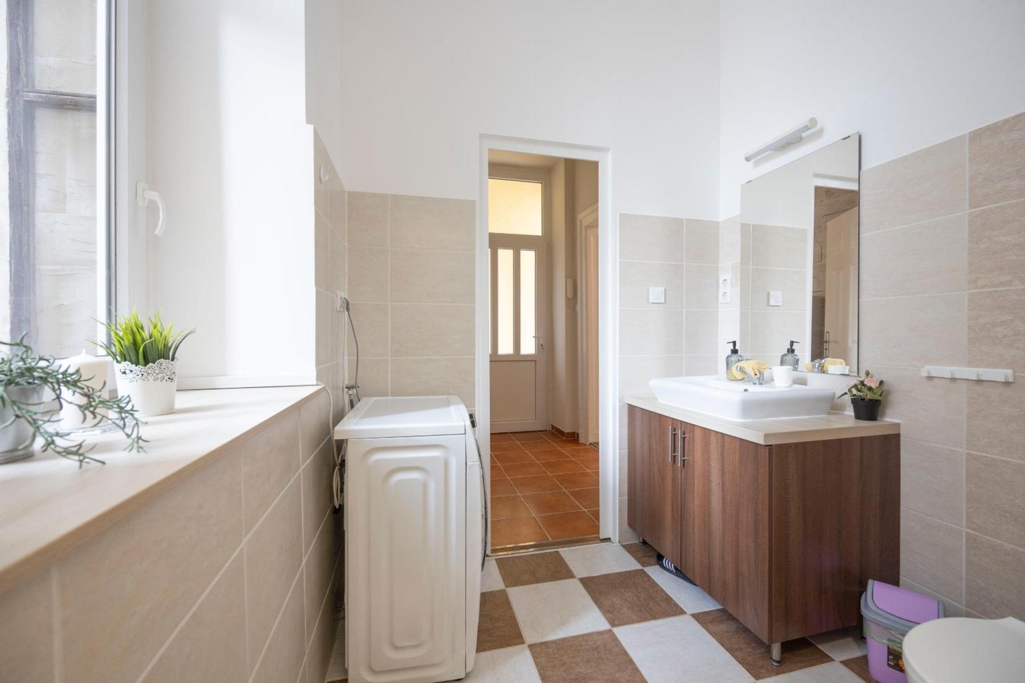 Lovely By Julia Apartament *